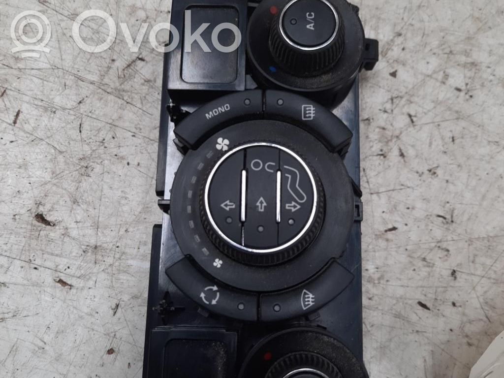 Peugeot 308 Climate control unit 