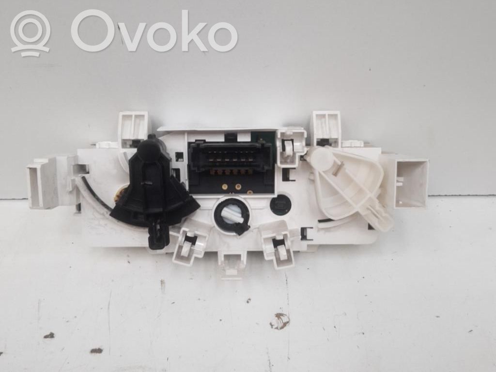 Peugeot 1007 Climate control unit 