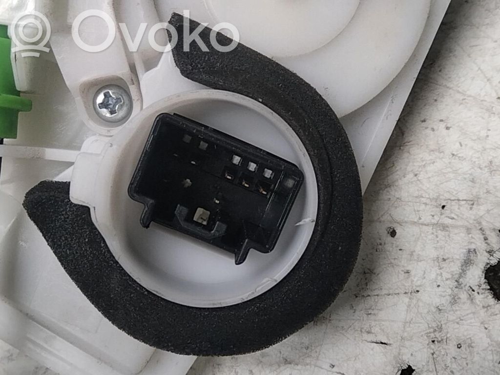 Mazda 3 II Priekšpusē slēdzene 