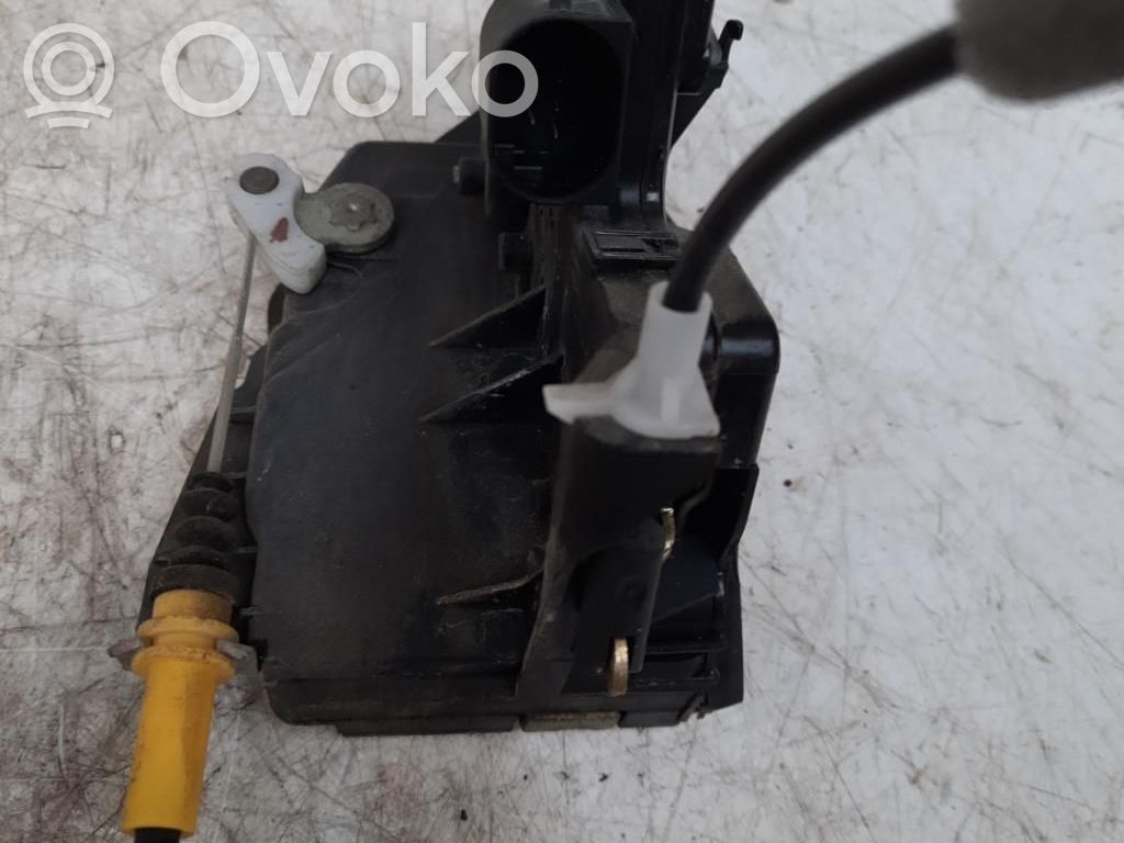 Etuoven lukko   51217011244
