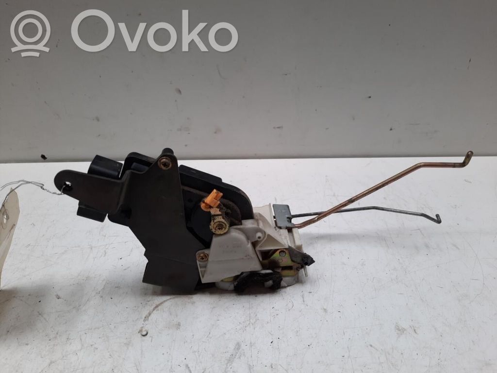 Zamek drzwi przednich   8220183E10