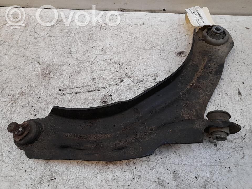 Renault Clio IV Рычаг 