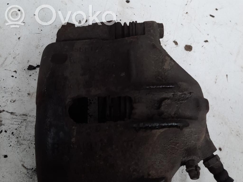 Renault Scenic I Zacisk hamulcowy przedni 