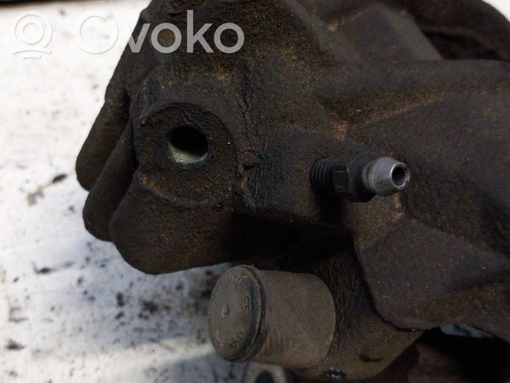 Peugeot 307 Zacisk hamulcowy przedni 