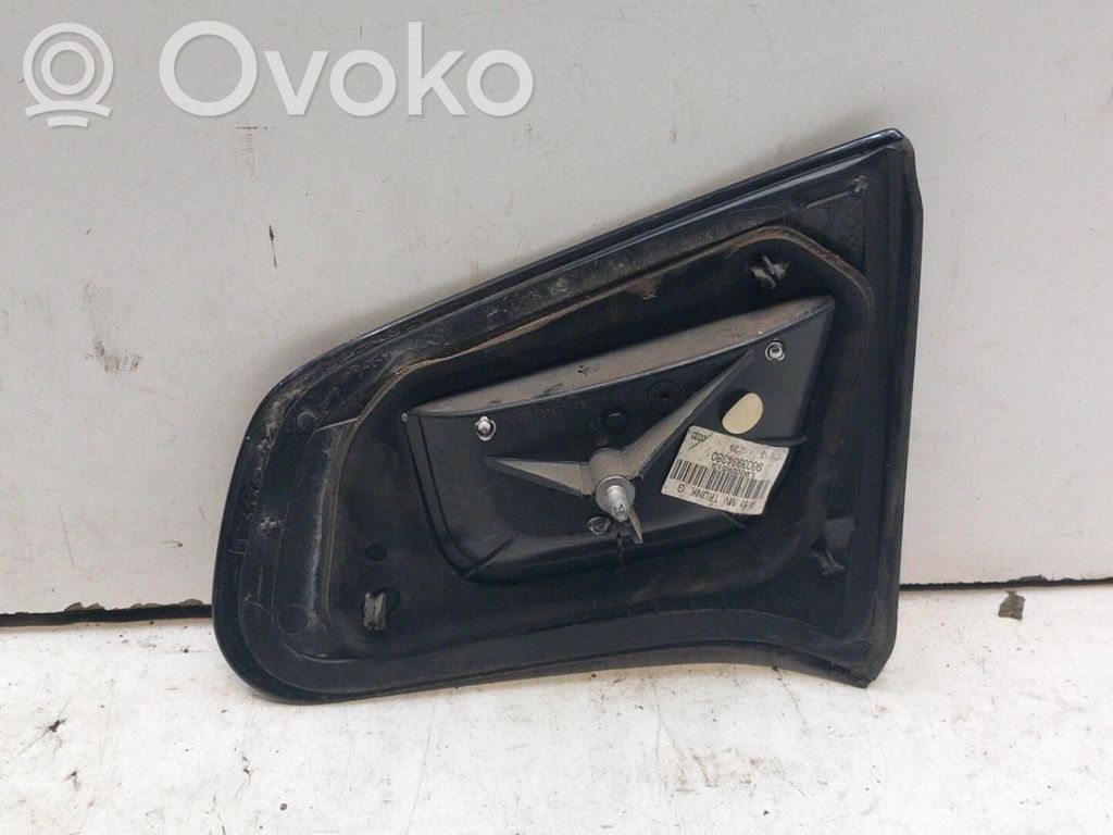 Citroen C3 Aizmugurējais lukturis pārsegā 