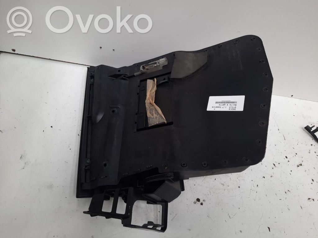 Fiat Stilo Daiktadėžės (bordačioko) komplektas 