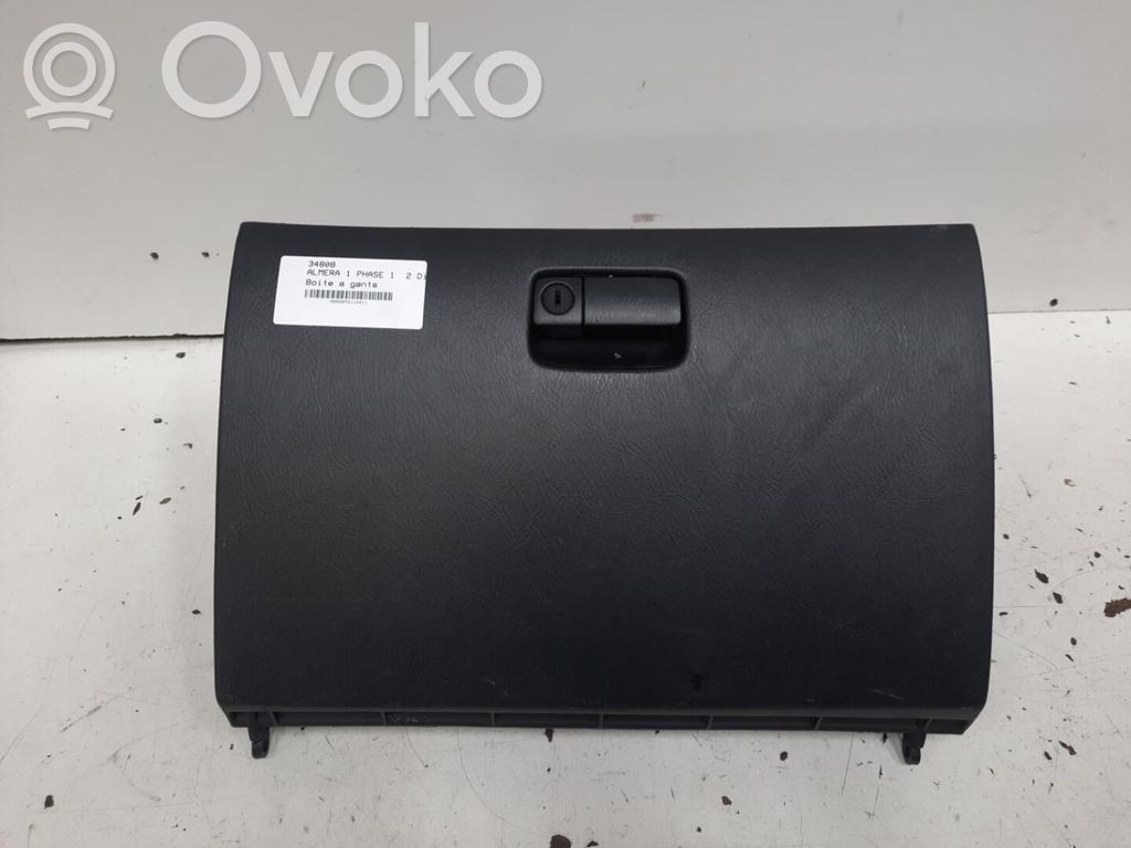 Schowek deski rozdzielczej / Komplet   685001N600