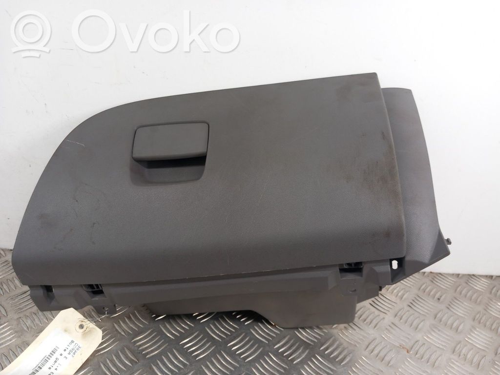 Opel Corsa E Daiktadėžės (bordačioko) komplektas 