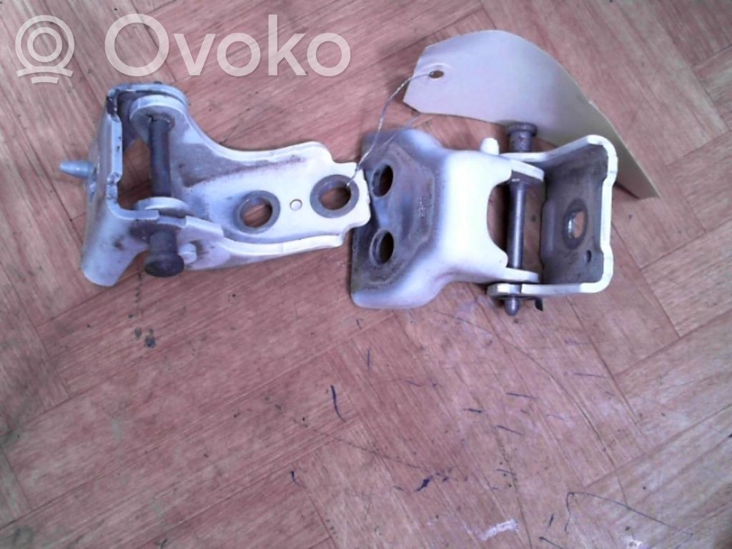 Citroen C3 Aizmugurē augšējā vira (eņģe) 