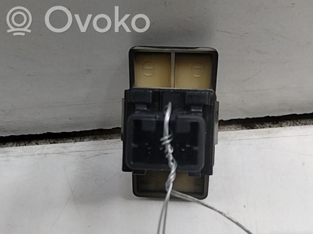 Suzuki SX4 Botón interruptor de luz de peligro 
