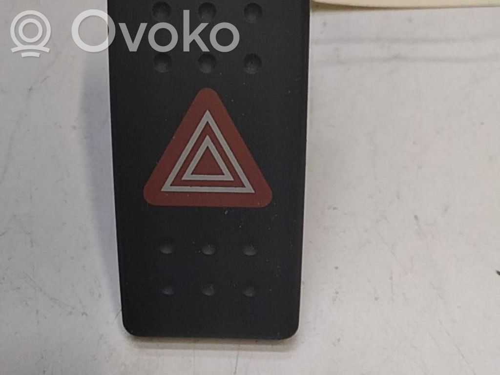 Suzuki SX4 Botón interruptor de luz de peligro 