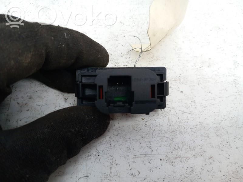 Hazard light switch   1589133