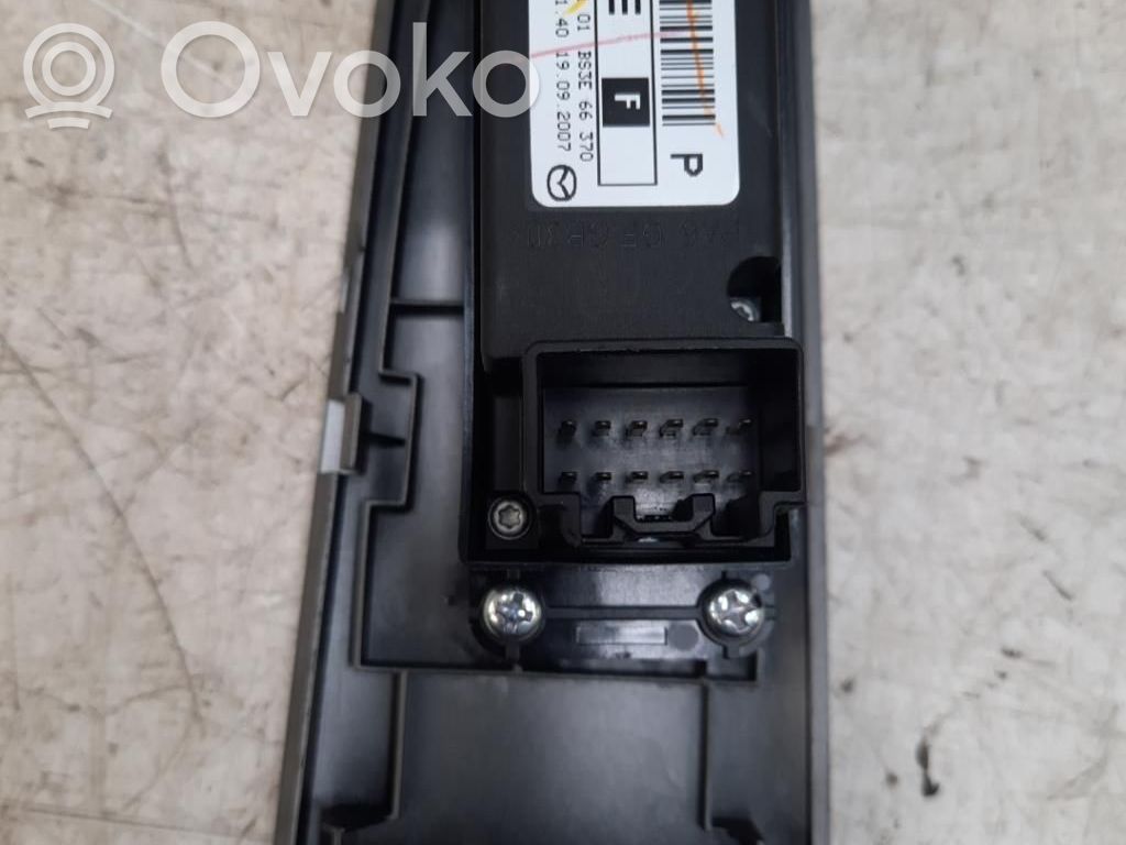 Electric window control switch   BS3E66370