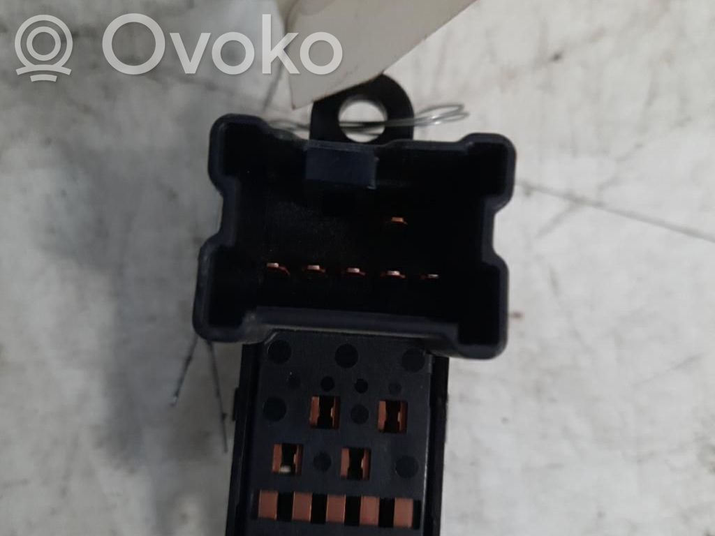 Nissan Note (E11) Electric window control switch 