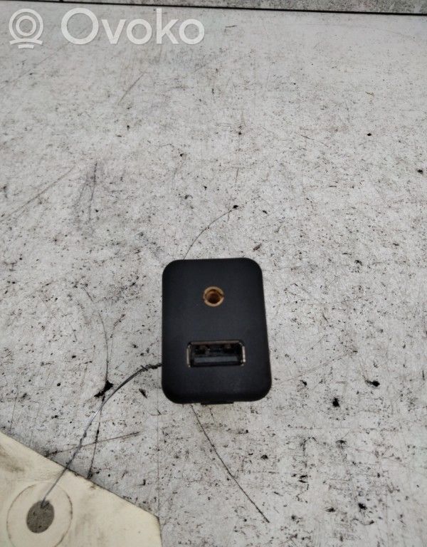 Opel Corsa E USB socket connector 