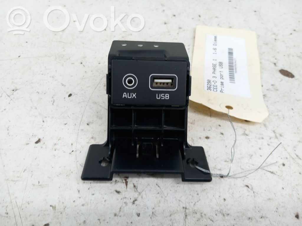 KIA Ceed Enchufe conector USB 