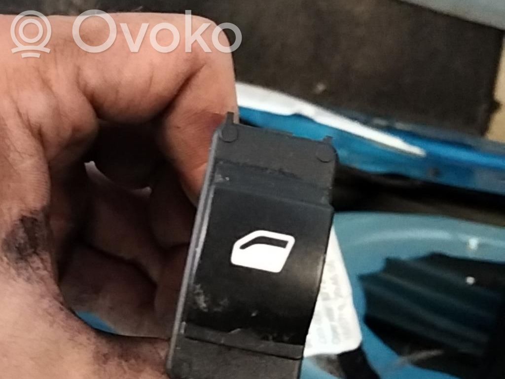 Citroen C3 Electric window control switch 