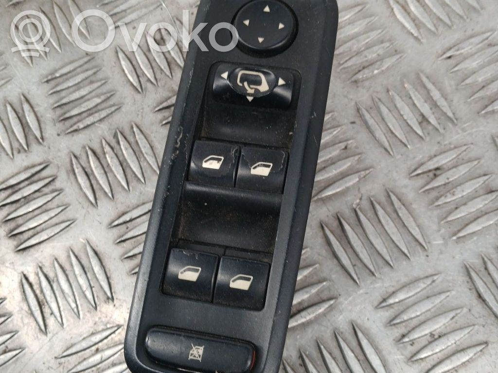 Peugeot 807 Electric window control switch 