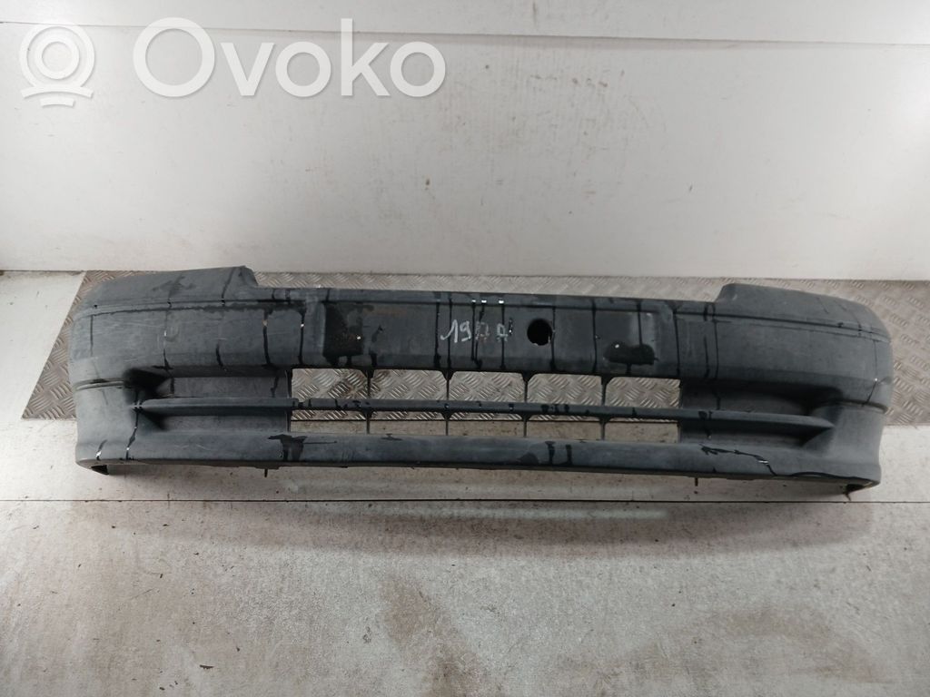 Renault Clio I Parachoques delantero 
