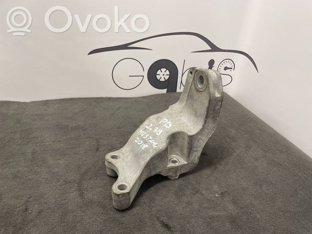 Engine mounting bracket   05302A