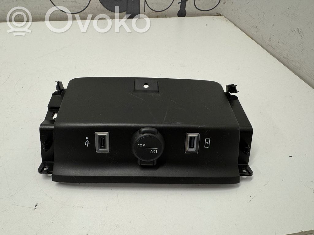 Jeep Avenger Enchufe conector USB 