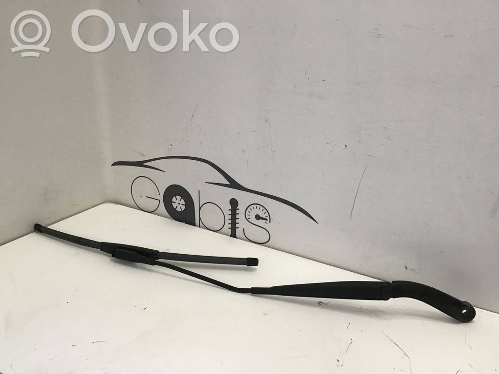 Ford Explorer VI Front wiper blade arm 