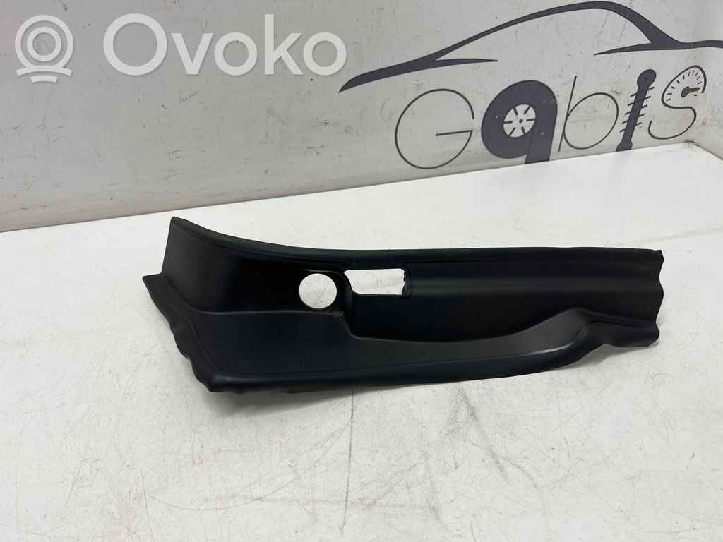 BMW i4 Rear light trim 