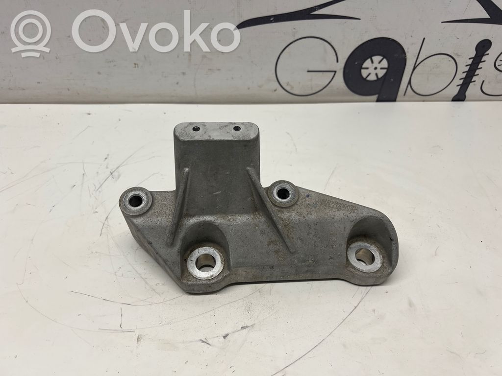 Volvo C40 Engine mounting bracket 