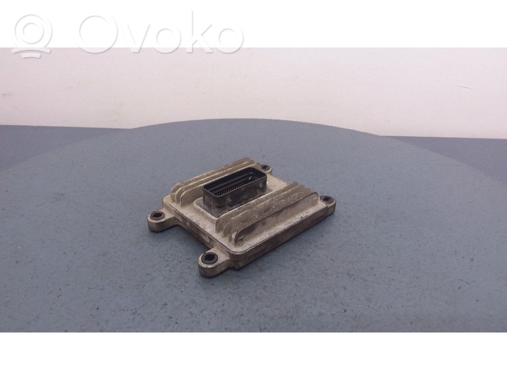 Komputer / Sterownik ECU silnika   28135863,28135863