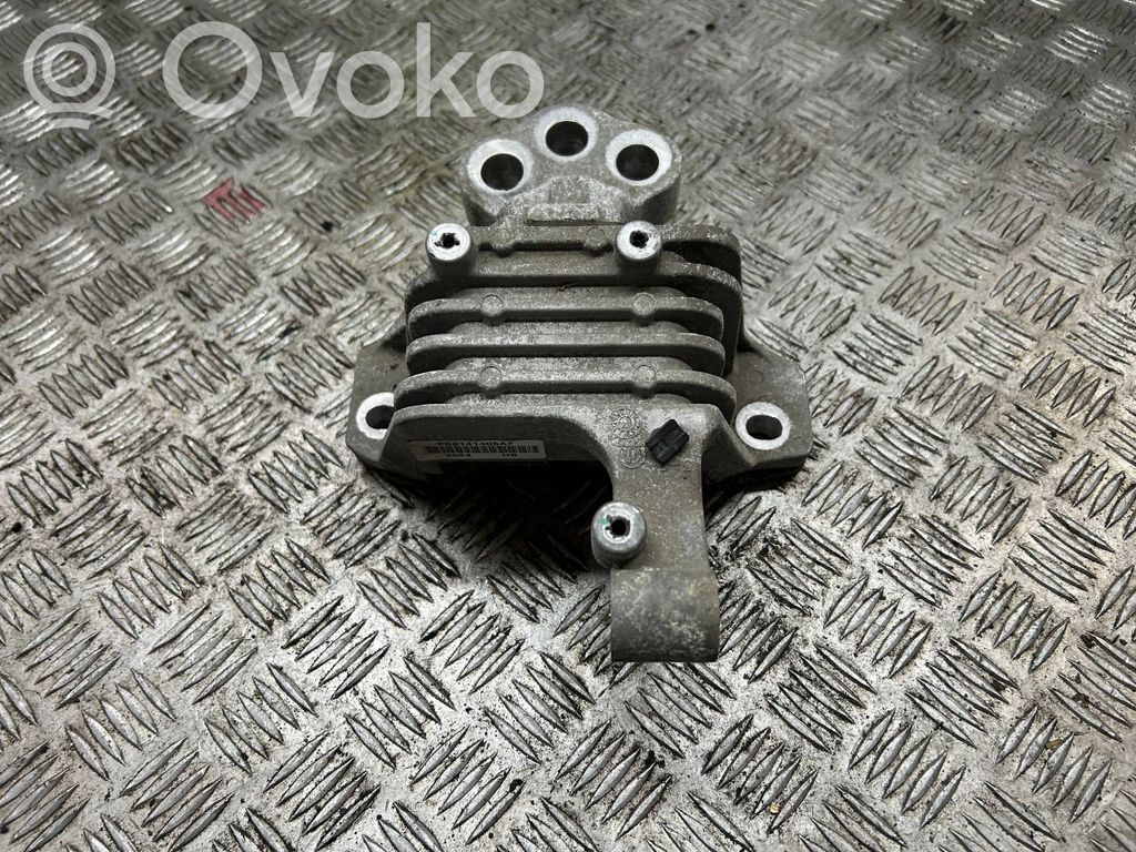 Jeep Cherokee Engine mount bracket 