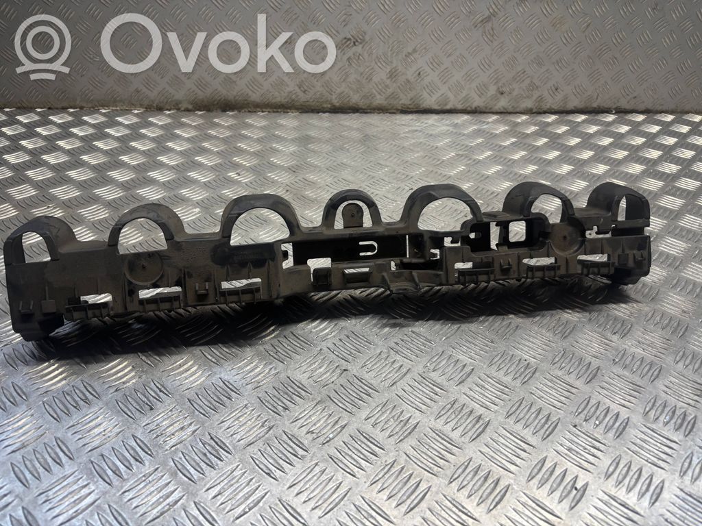 Renault Clio IV Takapuskurin kannake 