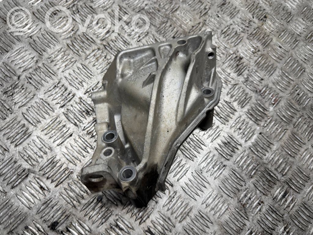 Seat Ibiza IV (6J,6P) Engine mounting bracket 