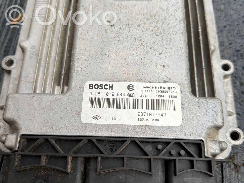 Renault Trafic II (X83) Engine control unit/module 