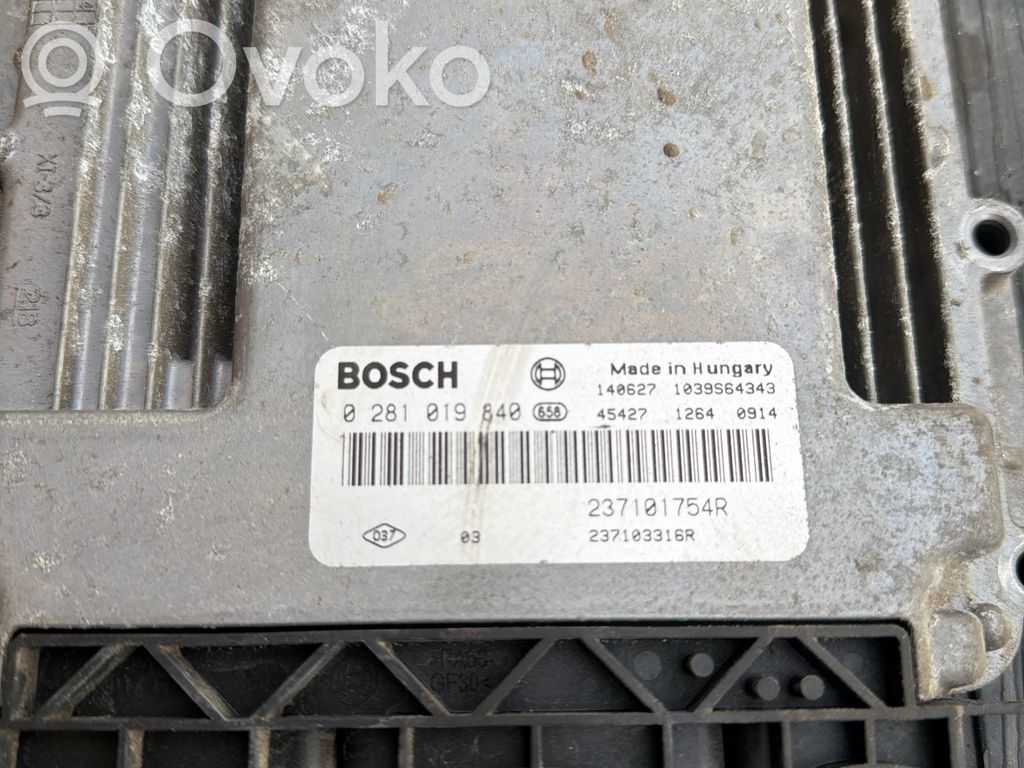 Renault Trafic II (X83) Engine control unit/module 