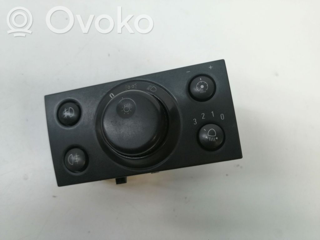 Light switch   9185881