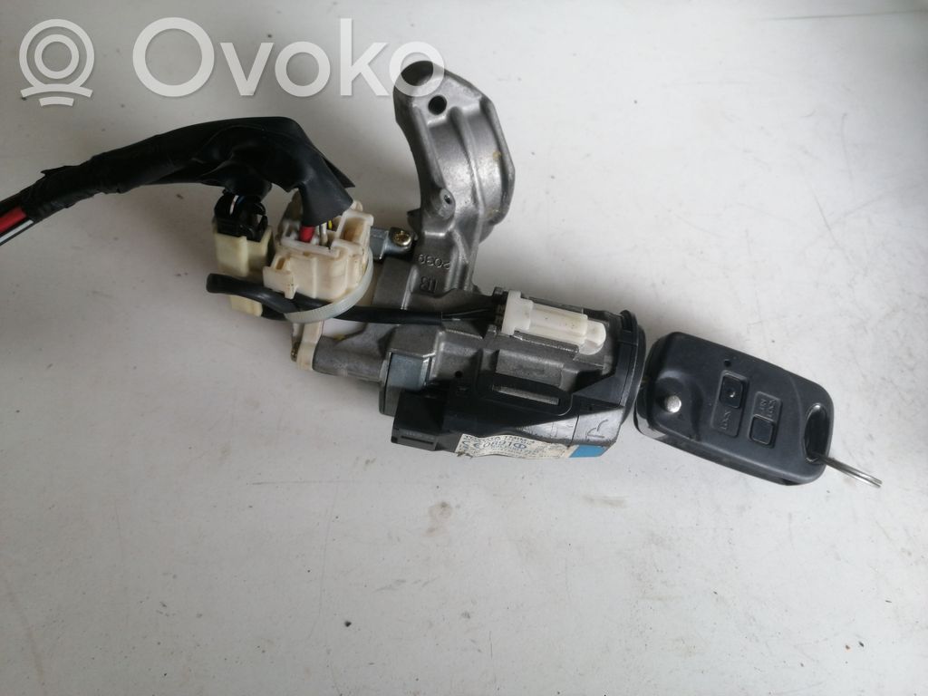 Toyota Corolla Verso E121 Užvedimo spynelė 