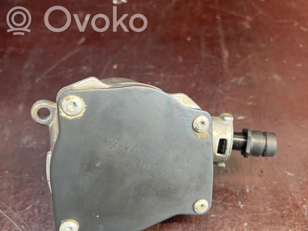 Volkswagen Jetta V Vacuum pump 