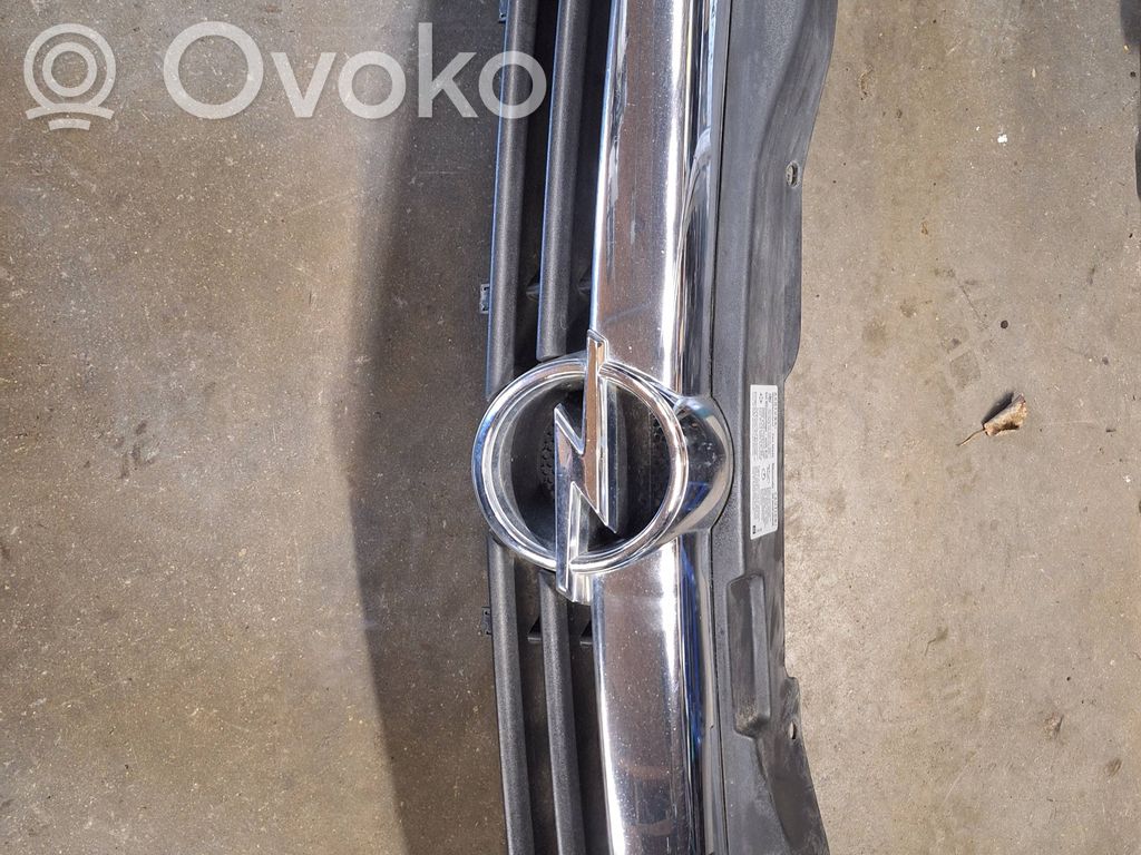 Opel Astra H Etusäleikkö 