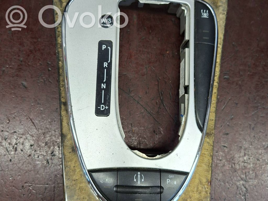 Mercedes-Benz E W211 Pavarų perjungimo svirties apdaila (plastikinė) 