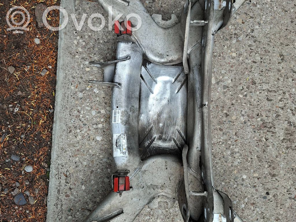 Audi A8 S8 D3 4E Galinis traversas 
