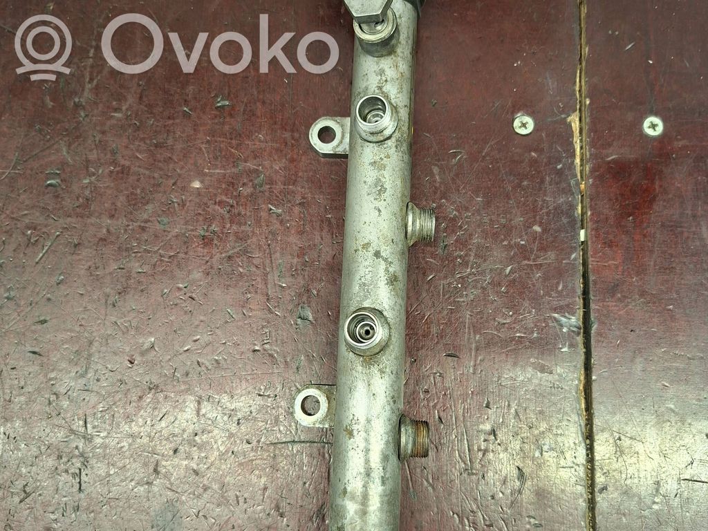 Audi A8 S8 D3 4E Listwa wtryskowa 