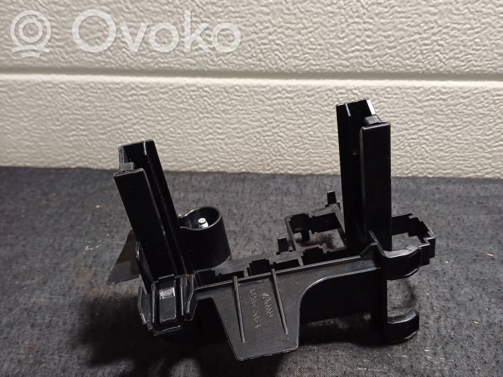 Porsche Macan (95B) Relay mounting block 