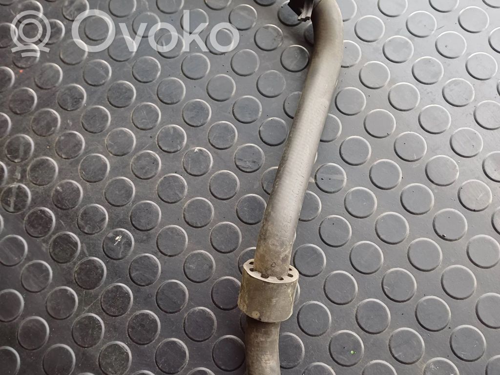 Volkswagen PASSAT B8 Engine coolant pipe/hose 