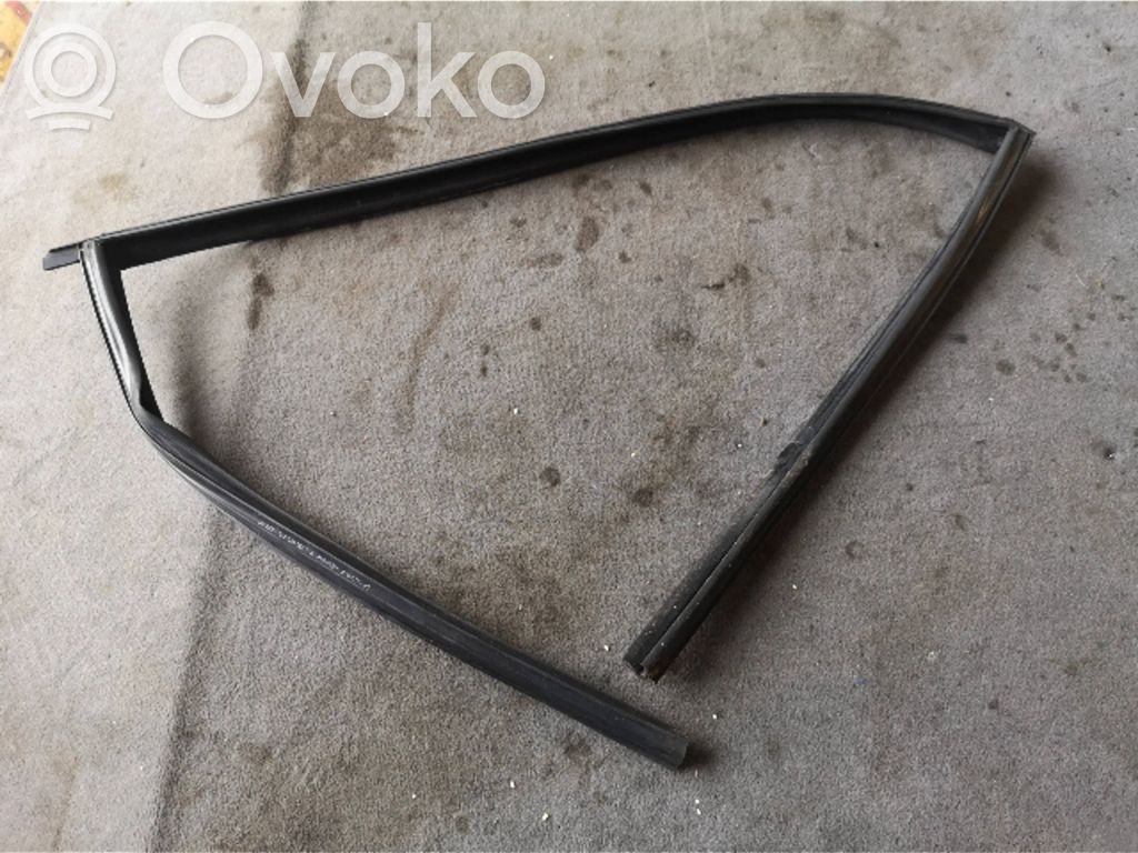 BMW 7 F01 F02 F03 F04 Gumowa uszczelka szyby drzwi tylnych 