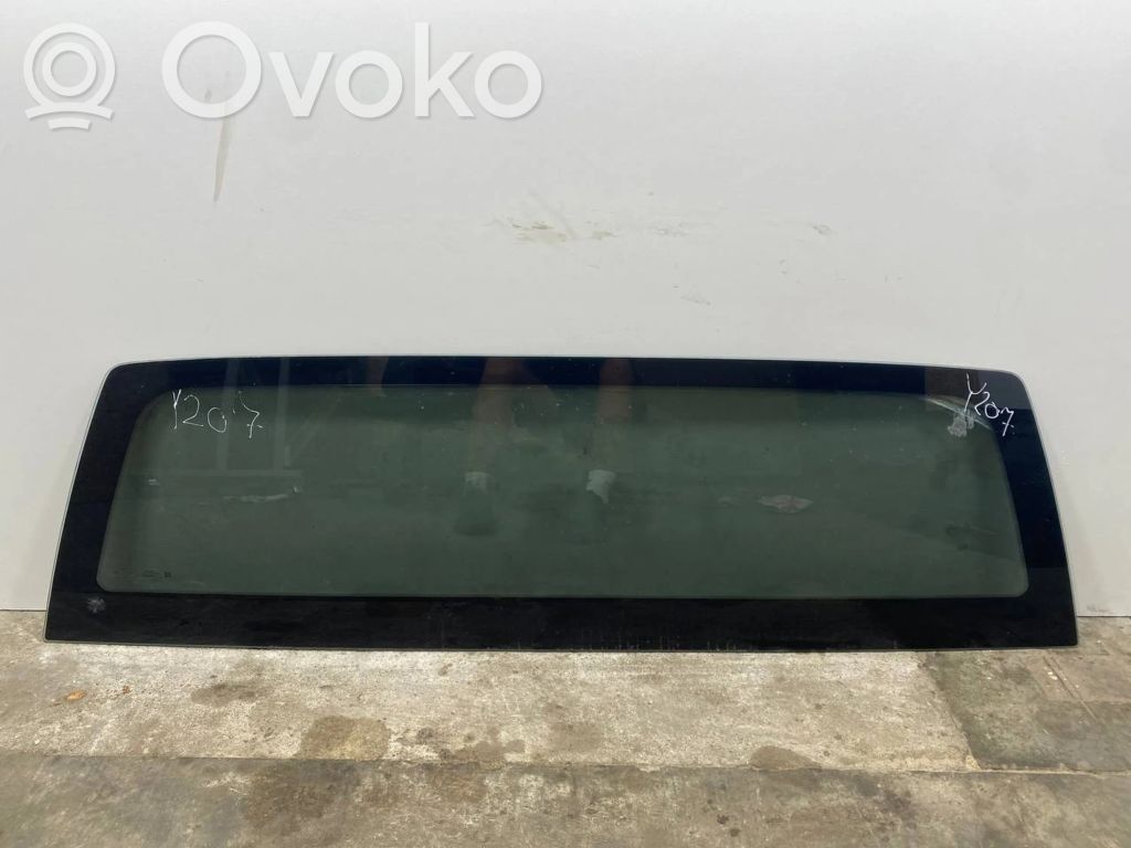 Rear windscreen/windshield window   Y207
