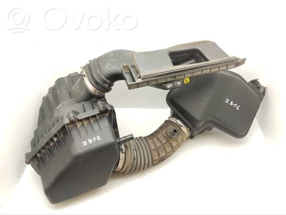 Chrysler Pacifica Air filter box 