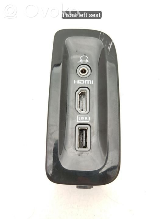 Chrysler Pacifica AUX in-socket connector 