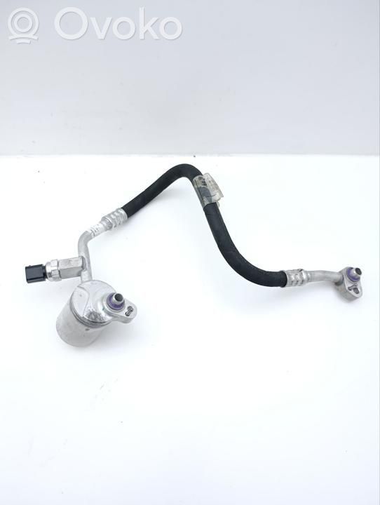 BMW iX Ilmastointilaitteen putki (A/C) 