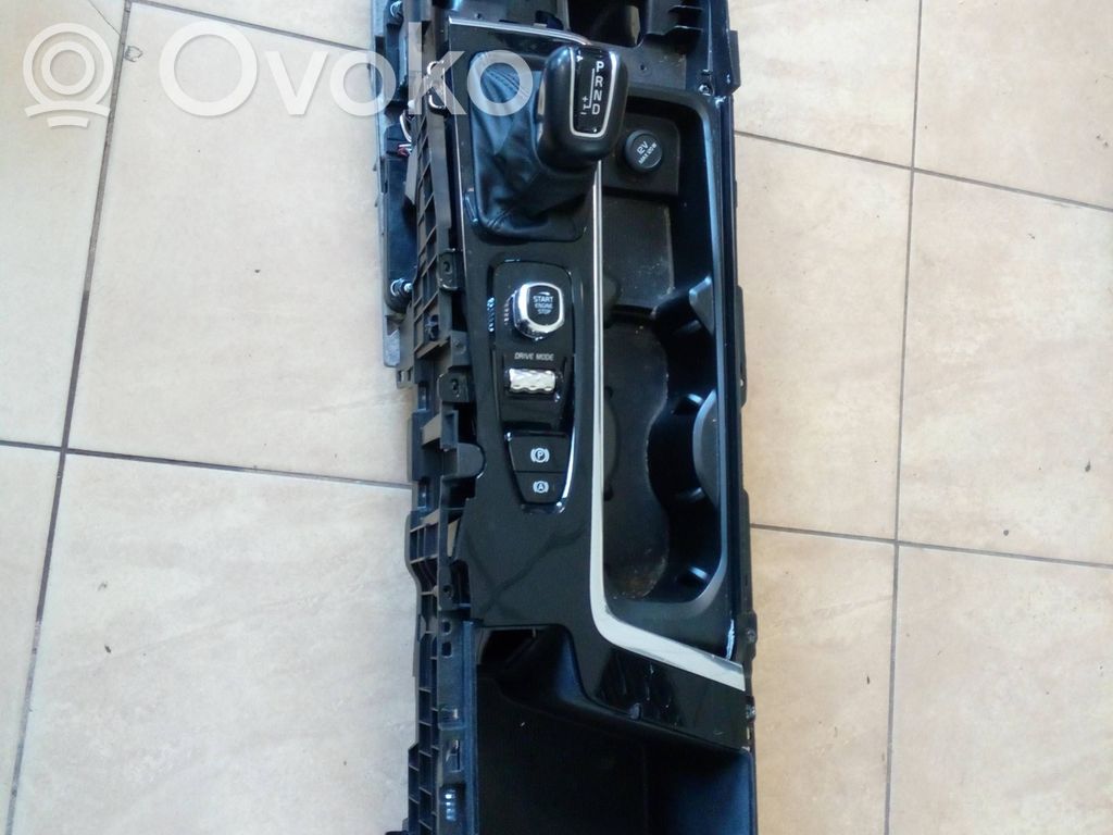Volvo S90, V90 Consolă centrală 