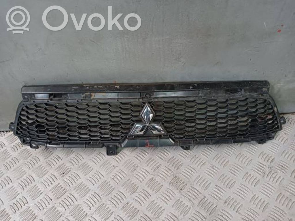 Mitsubishi Outlander Etupuskurin ylempi jäähdytinsäleikkö 